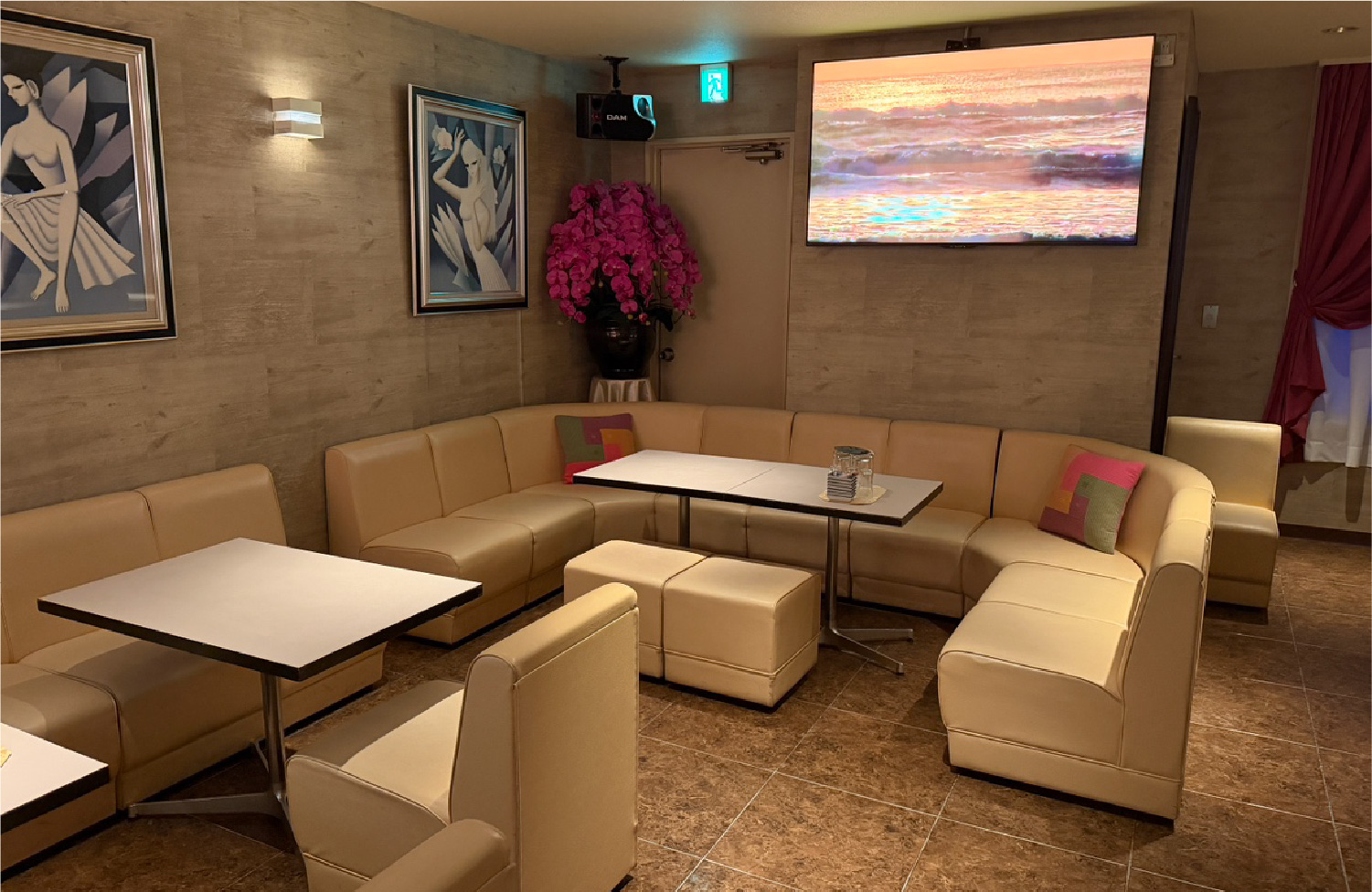ラウンジプリンス店内